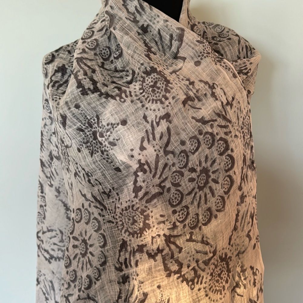 NWT Brunello Cucinelli scarf beige and gray color